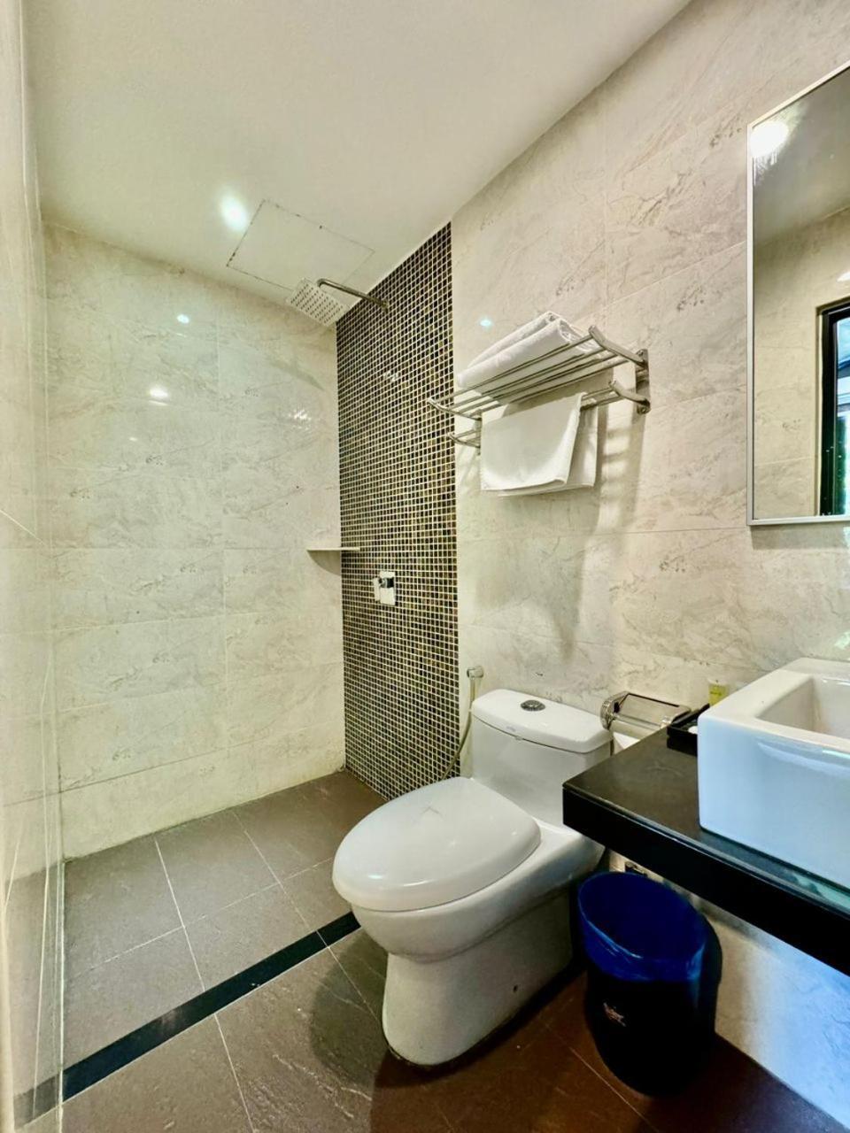 Chariton Hotel Nusa Bestari Johor Bahru Exterior photo